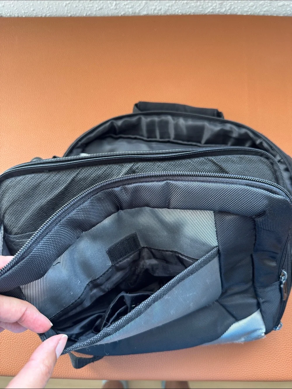 Targus compact messenger